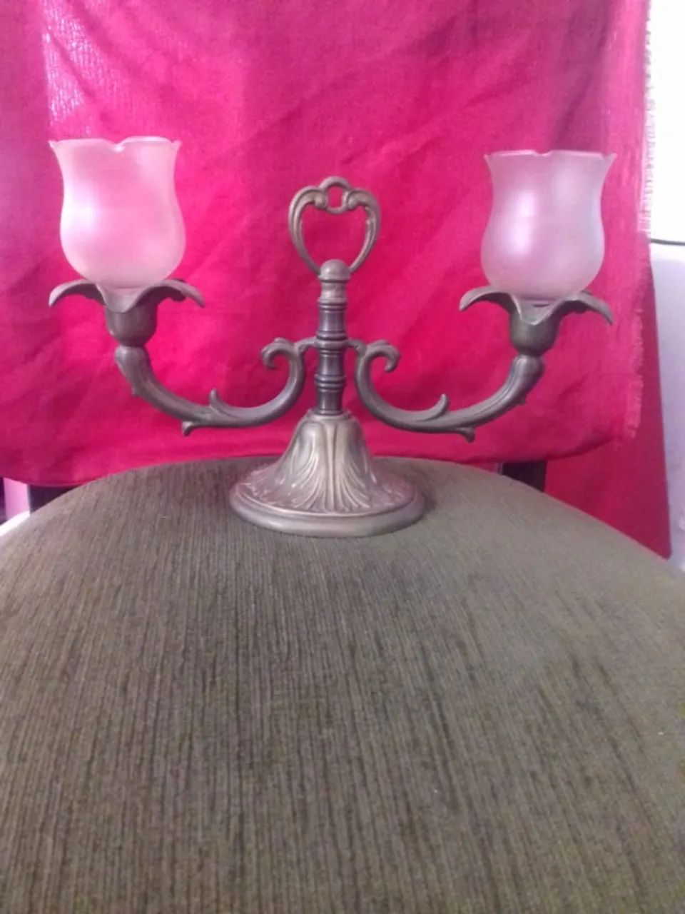 Castiçal Candelabro de bronze com vidro opalina muito antigo e lindo