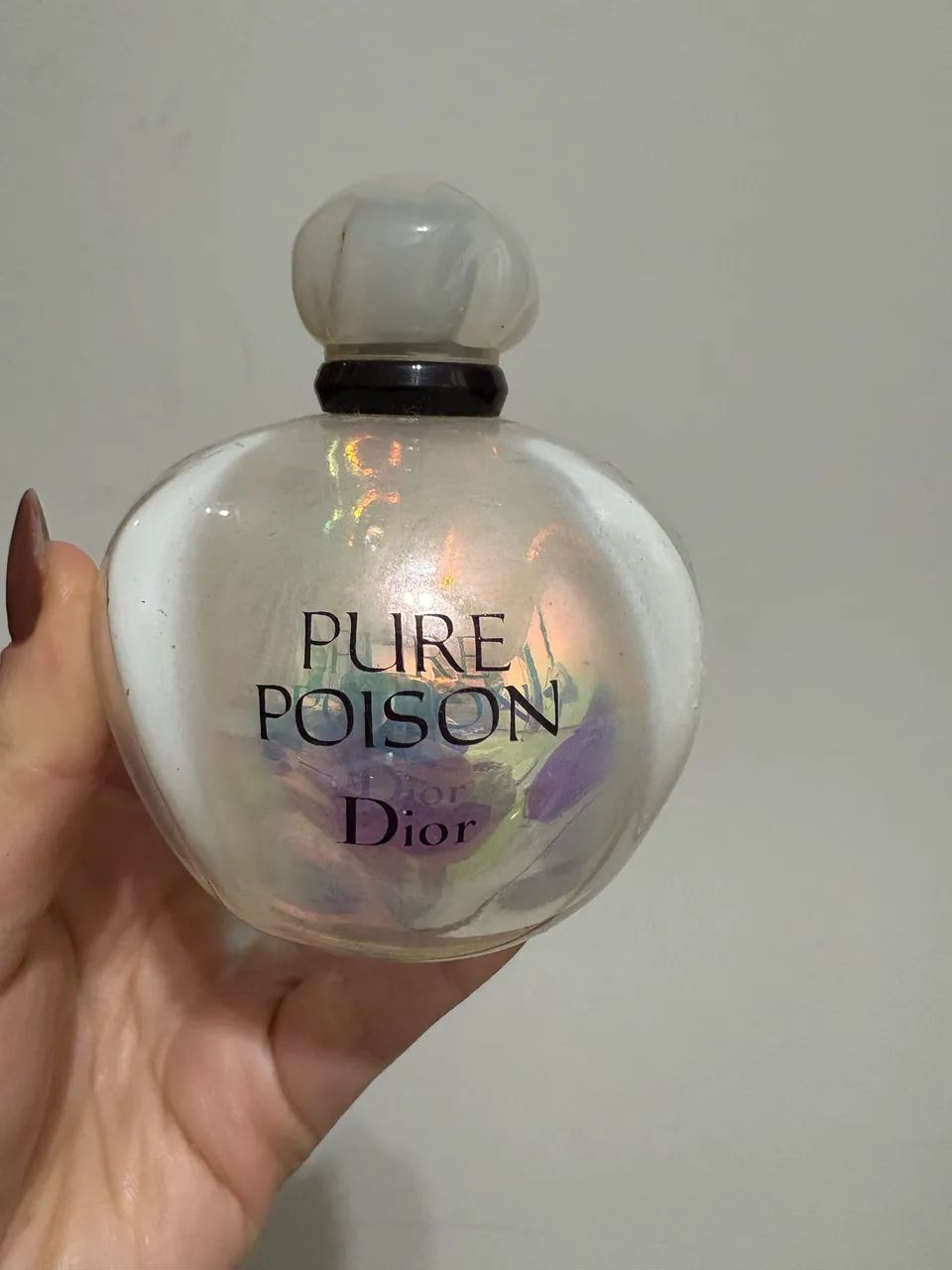 Empty perfume bottles64299094948994122