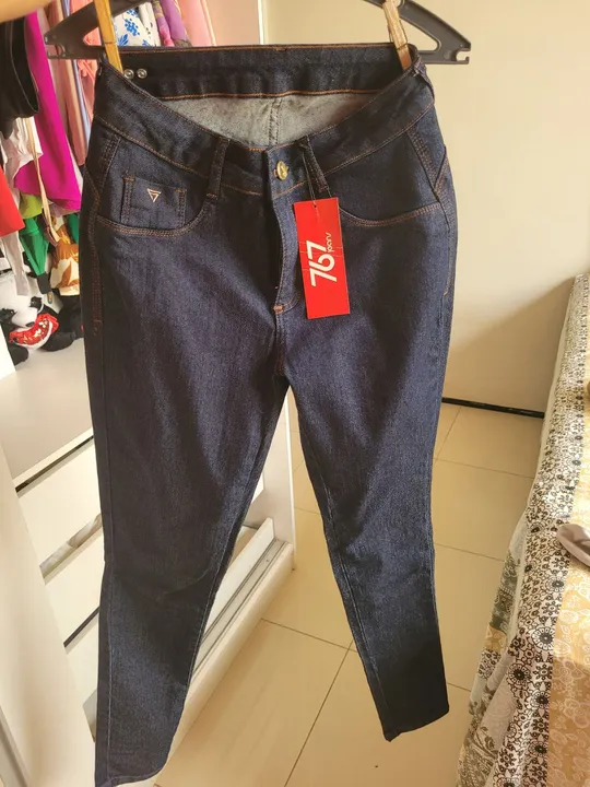 CALÇA JEANS NA ETIQUETA