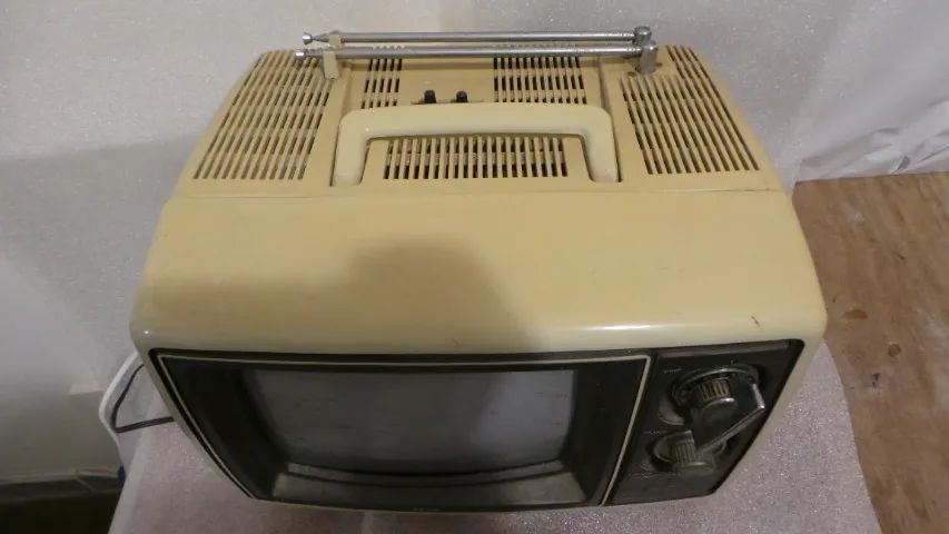 ANTIGA TV MODELO TVC-100 SEMP TOSHIBA COM SELETOR EM FUNCIONAMENTO  - Foto 2