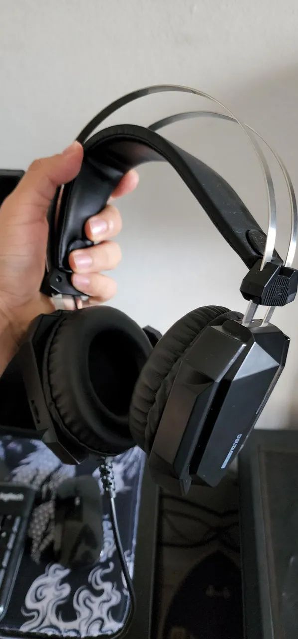 Fone de Ouvido Gamer Delta com LED RGB - Foto 4