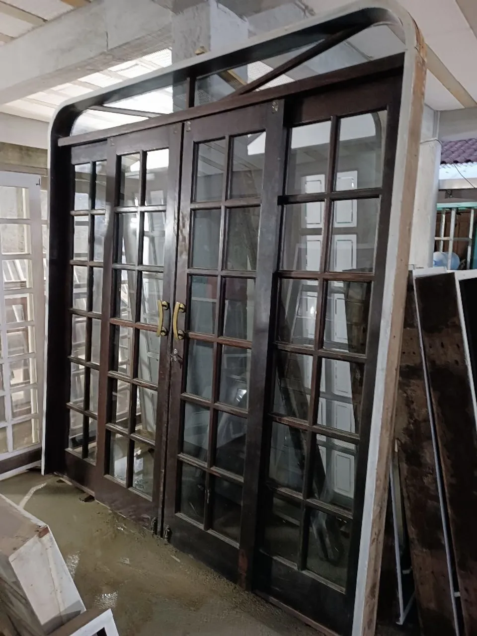 Porta janela de itaúba colonial 2m20L x 2.35 A VENDE-SE