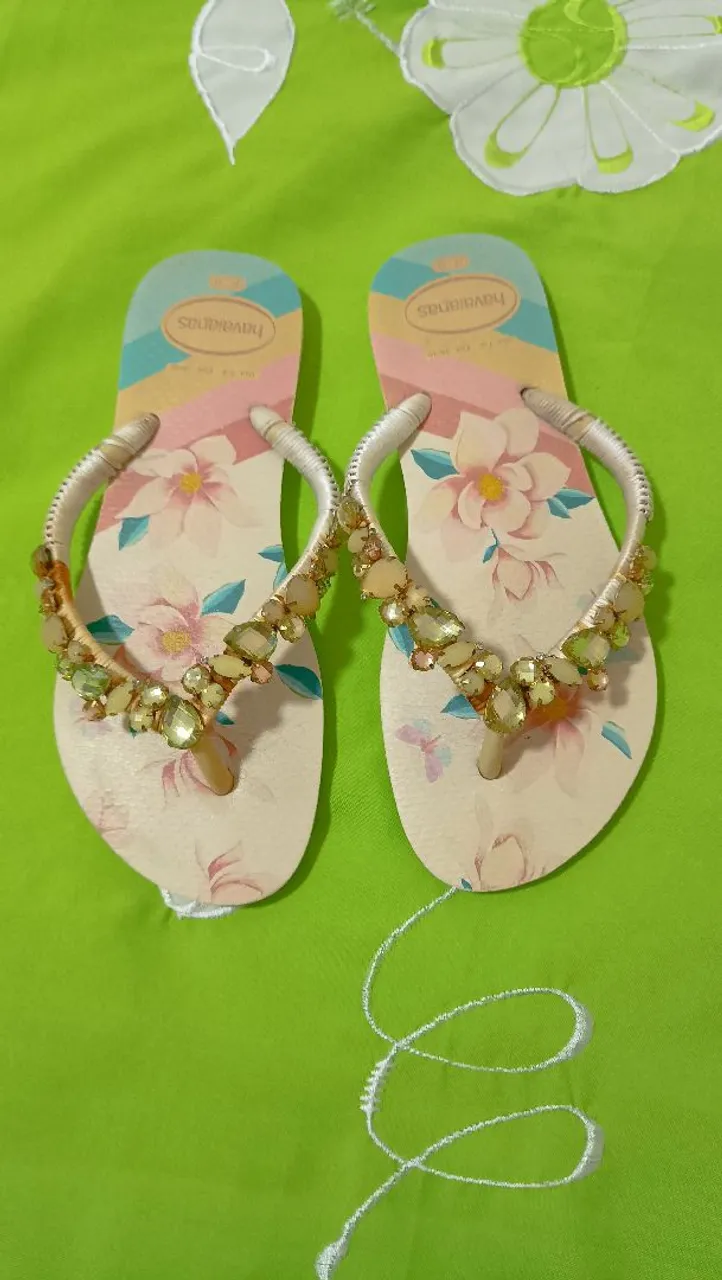 Havaianas Decoradas com Pedrarias