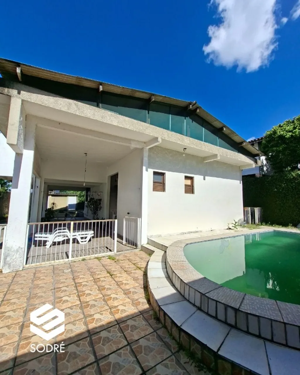 Casa com Piscina no Adrianópolis