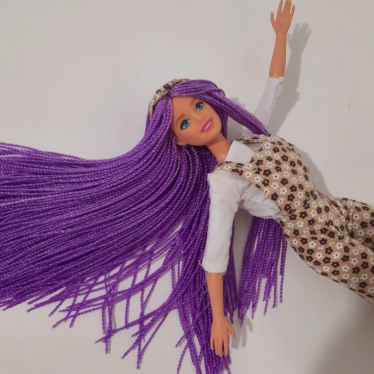 Boneca Barbie cabelo lilás customizada