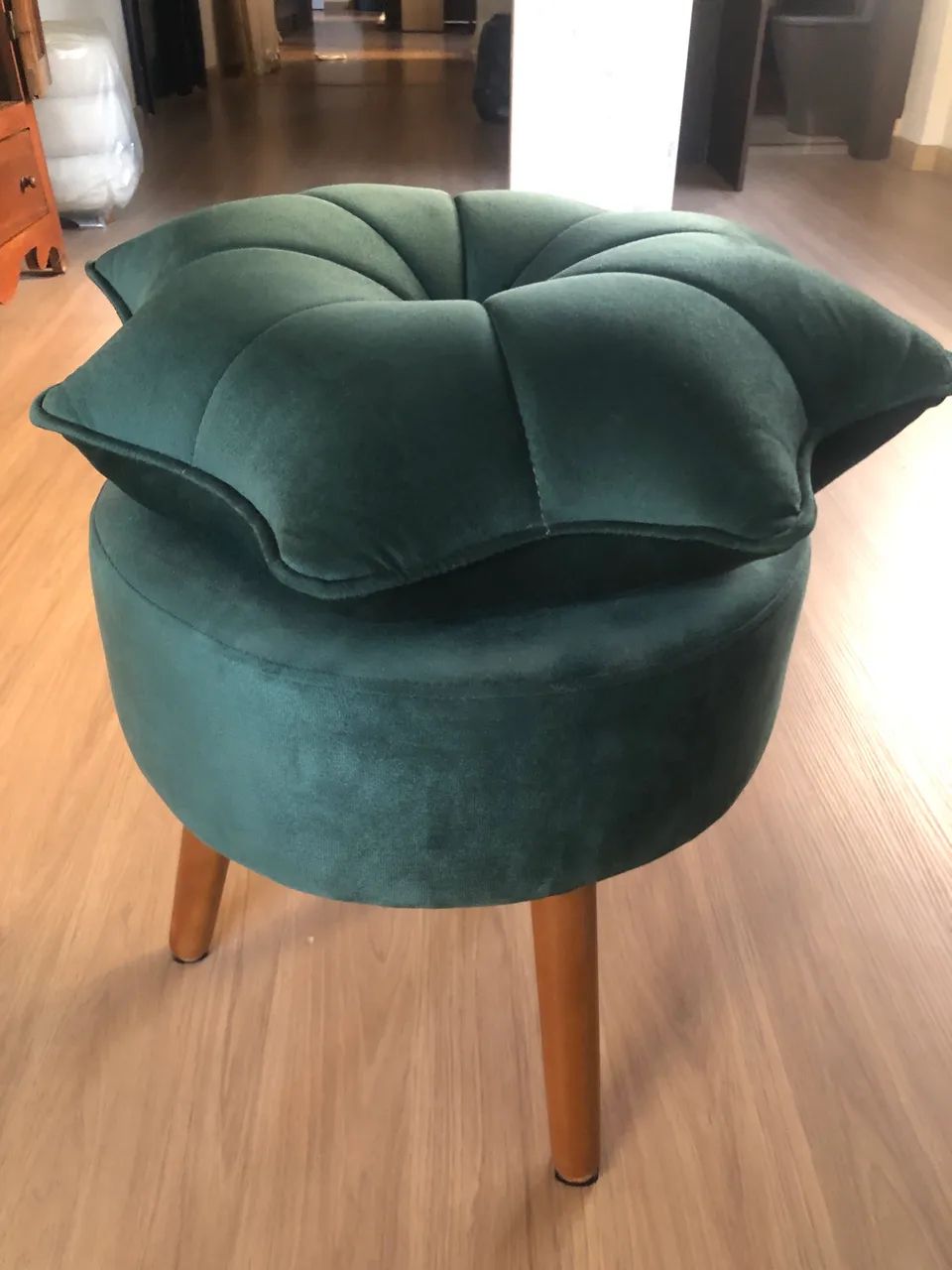 Puff de veludo 64573825652993121