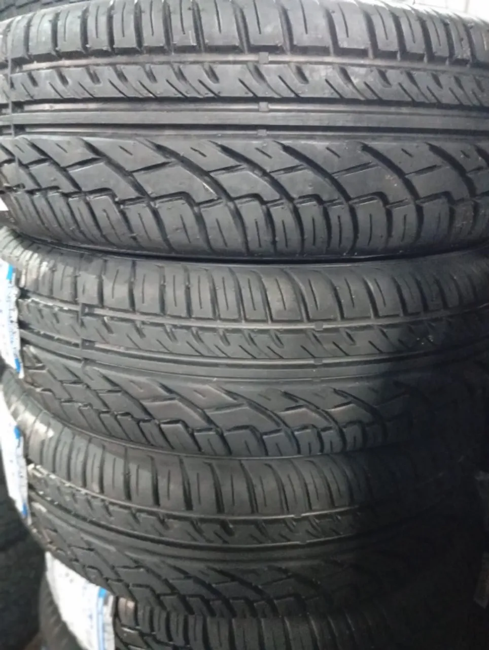 Seu carro merece o melhor pneus remoldes confiáveis a preços de fábrica