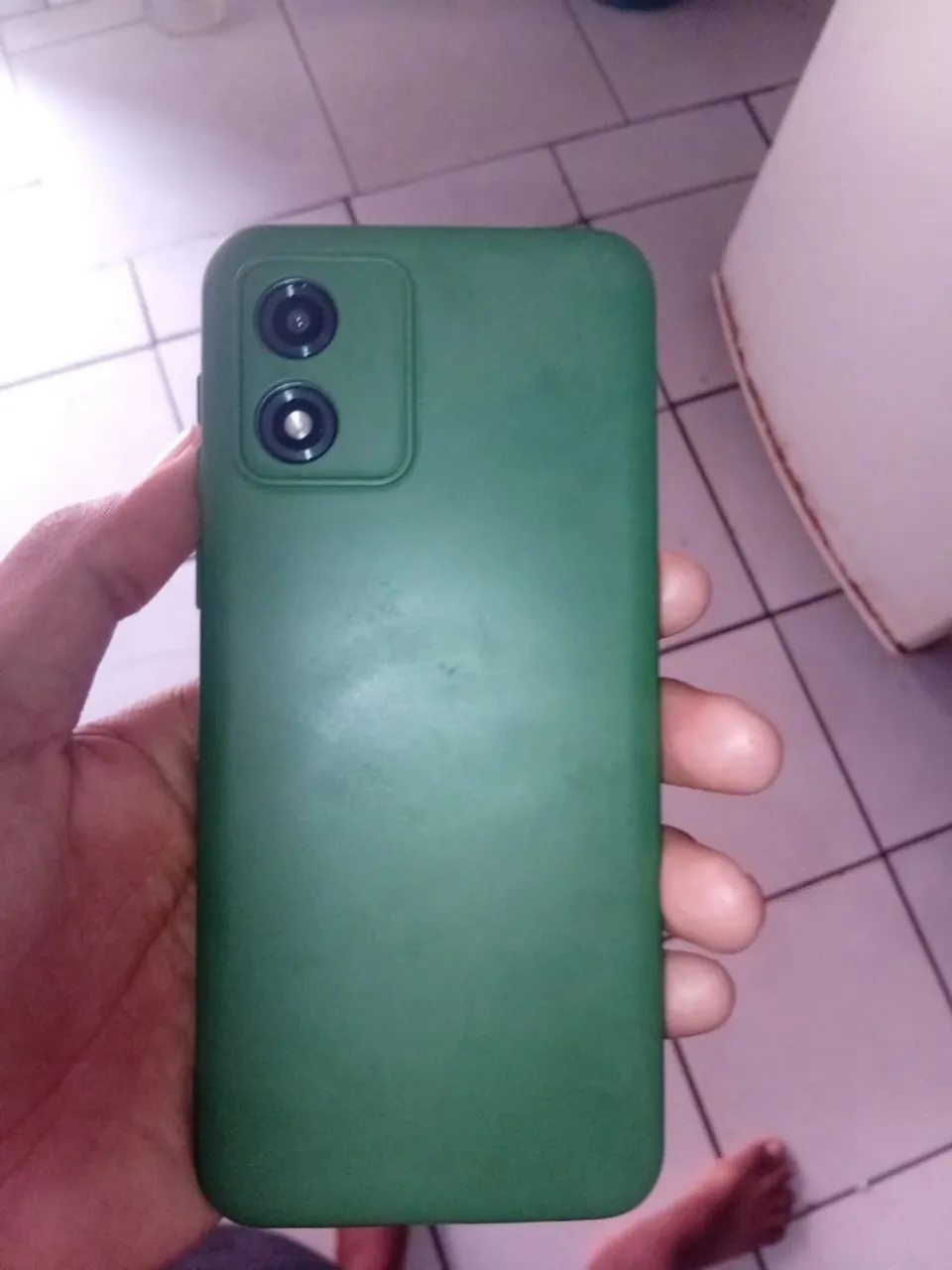 Celular novo funciona tudo n trava nunca foi para o conserto tem 4 meses de uso