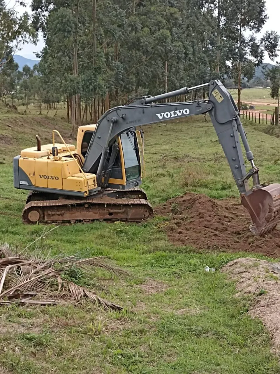 Escavadeira volvo 140 2011 único operador