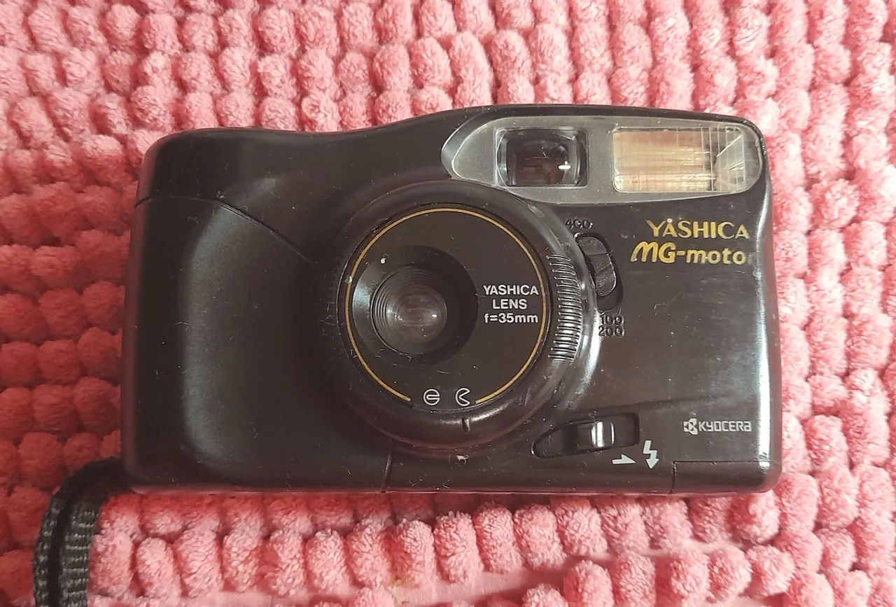 Camera fotográfica analógica Yashica 