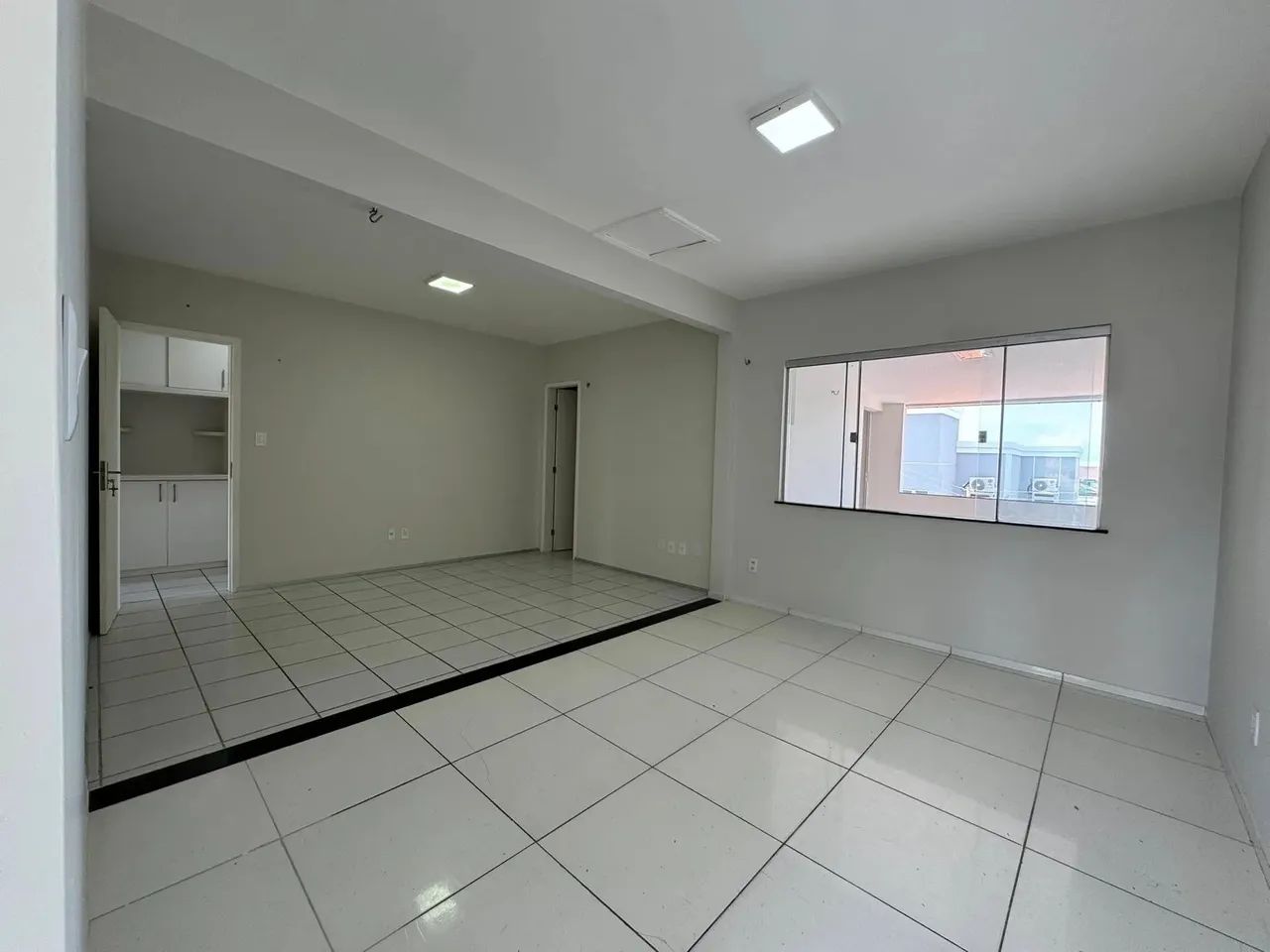 EXCELENTE CASA EM COND. DE ALTO PADRAO NO OLHO D AGUA, PX PRAIA LITORANEA, CASA DUPLEX, NA - Foto 5