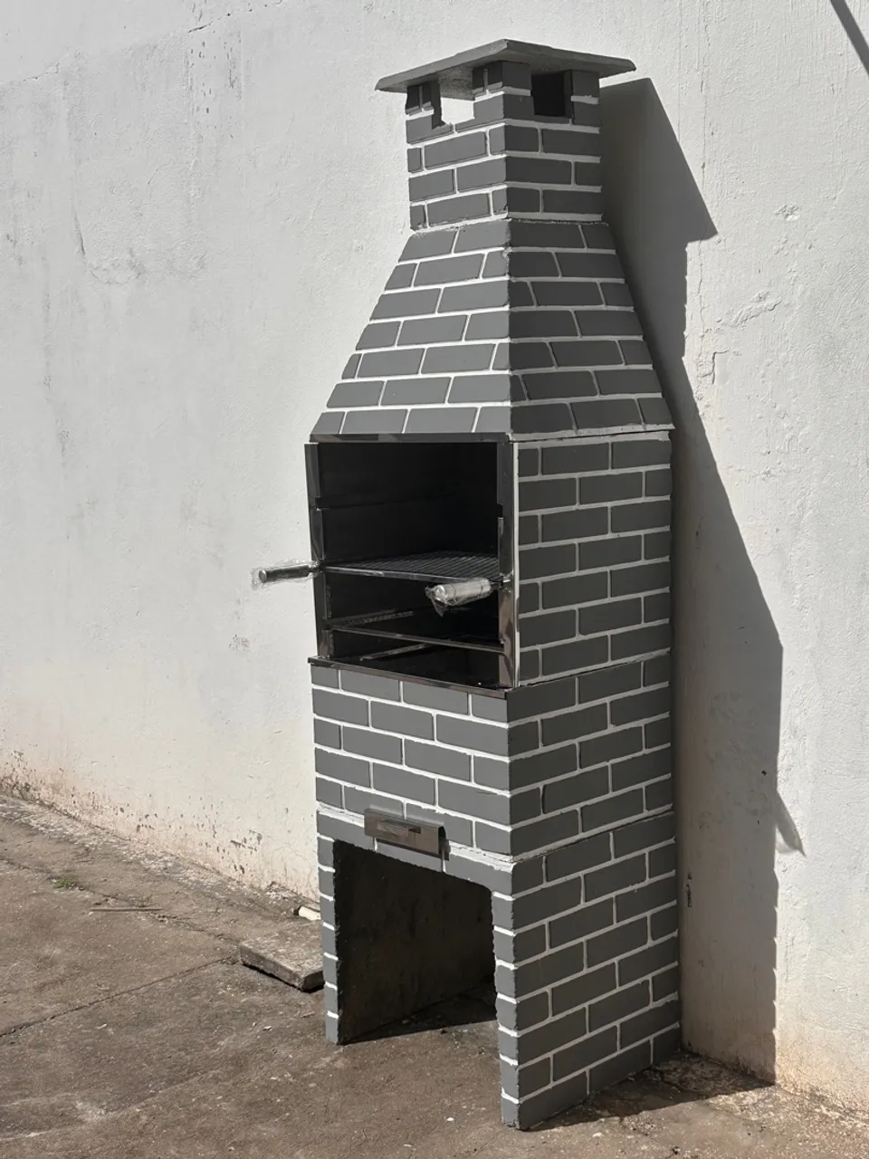 Churrasqueira de alvenaria com design moderno