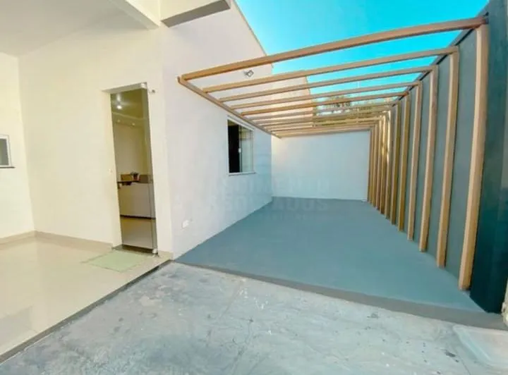 CASA EM CONDOMINIO FECHADO COM 3 QUARTOS