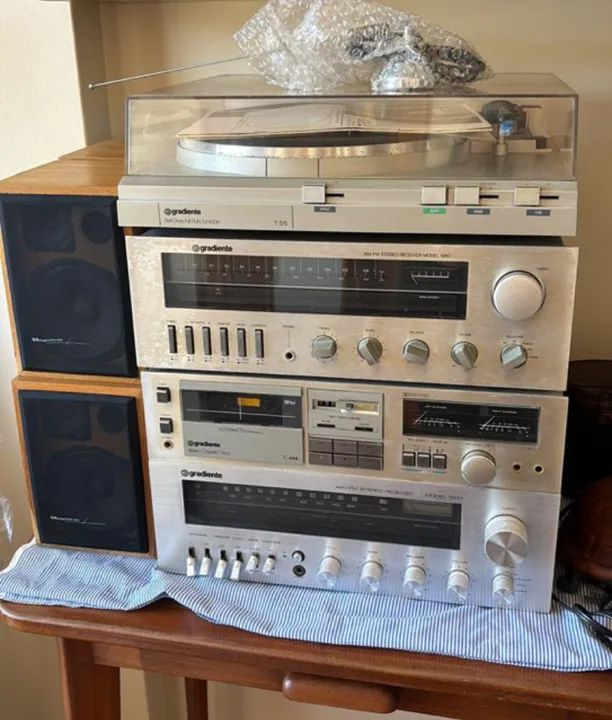 Som Gradiente Completo - Turntable, Receiver e Caixas Acústicas