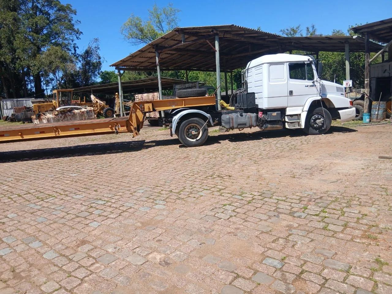 Mercedes  1634 ano 2010 e prancha 2 eixos 87 baixei para vender A VISTA  - Foto 6