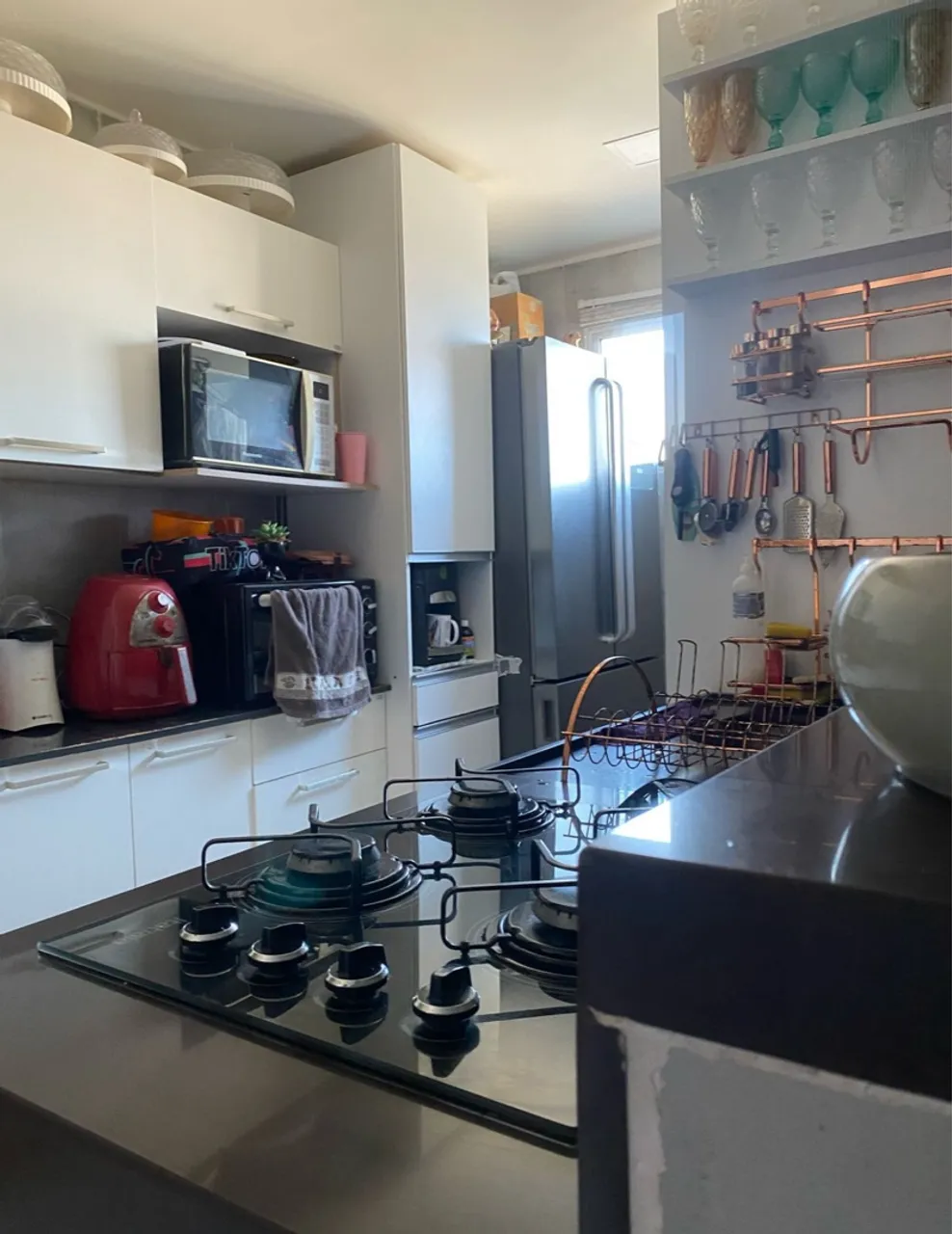 QUARTO E SALA NA PRAIA DO FRANCES.