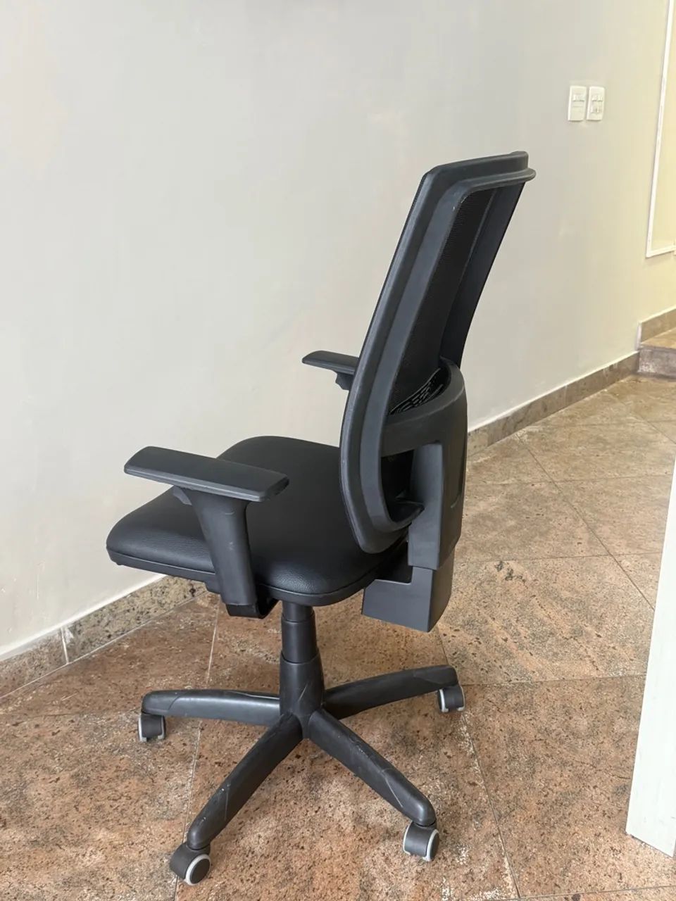 Cadeira de Escritório Ergonômica com Rodas - Foto 2