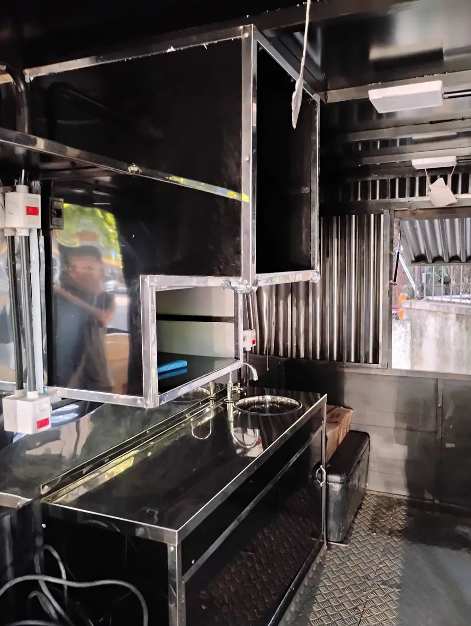 Trailer modelo container com refrigerador de fábrica (aceito proposta).  - Foto 4