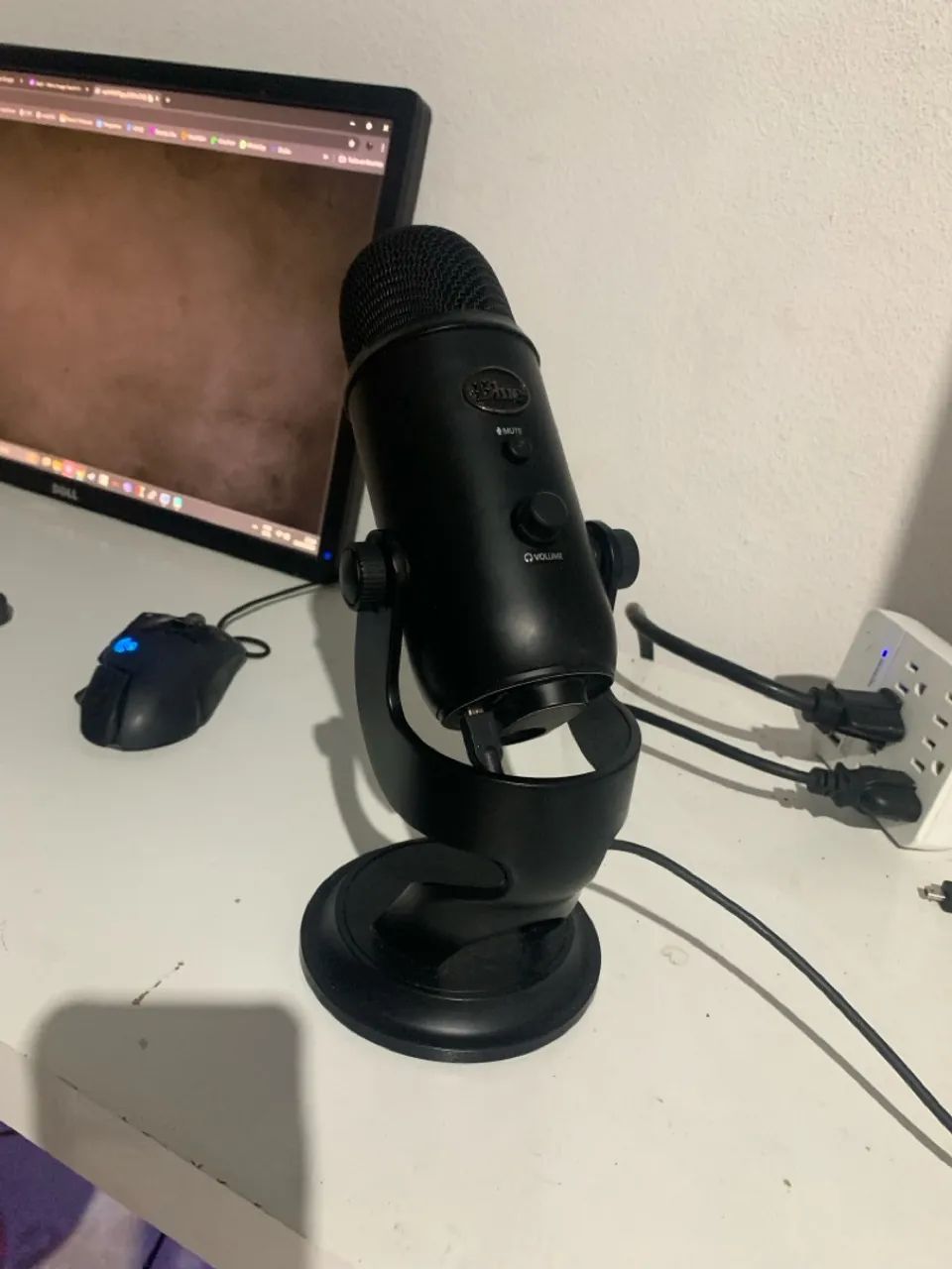 Microfone USB Blue Yeti Blackout (Semi-Novo)
