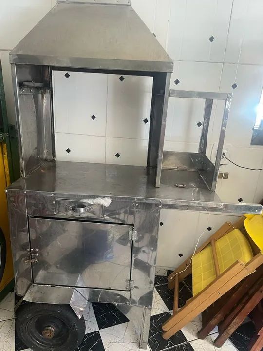 Carinho de churrasco semi novo 