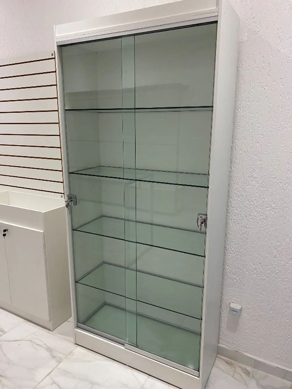 Armário de mdf com vidro temperado - Foto 2