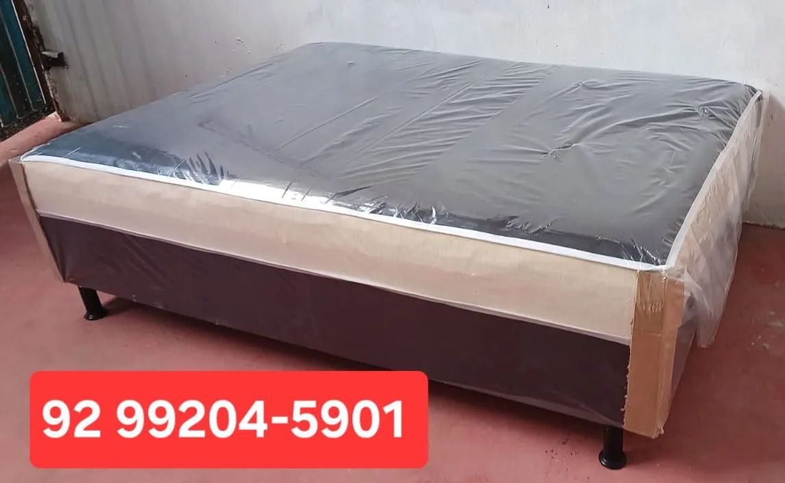 Cama de casal preta no suede