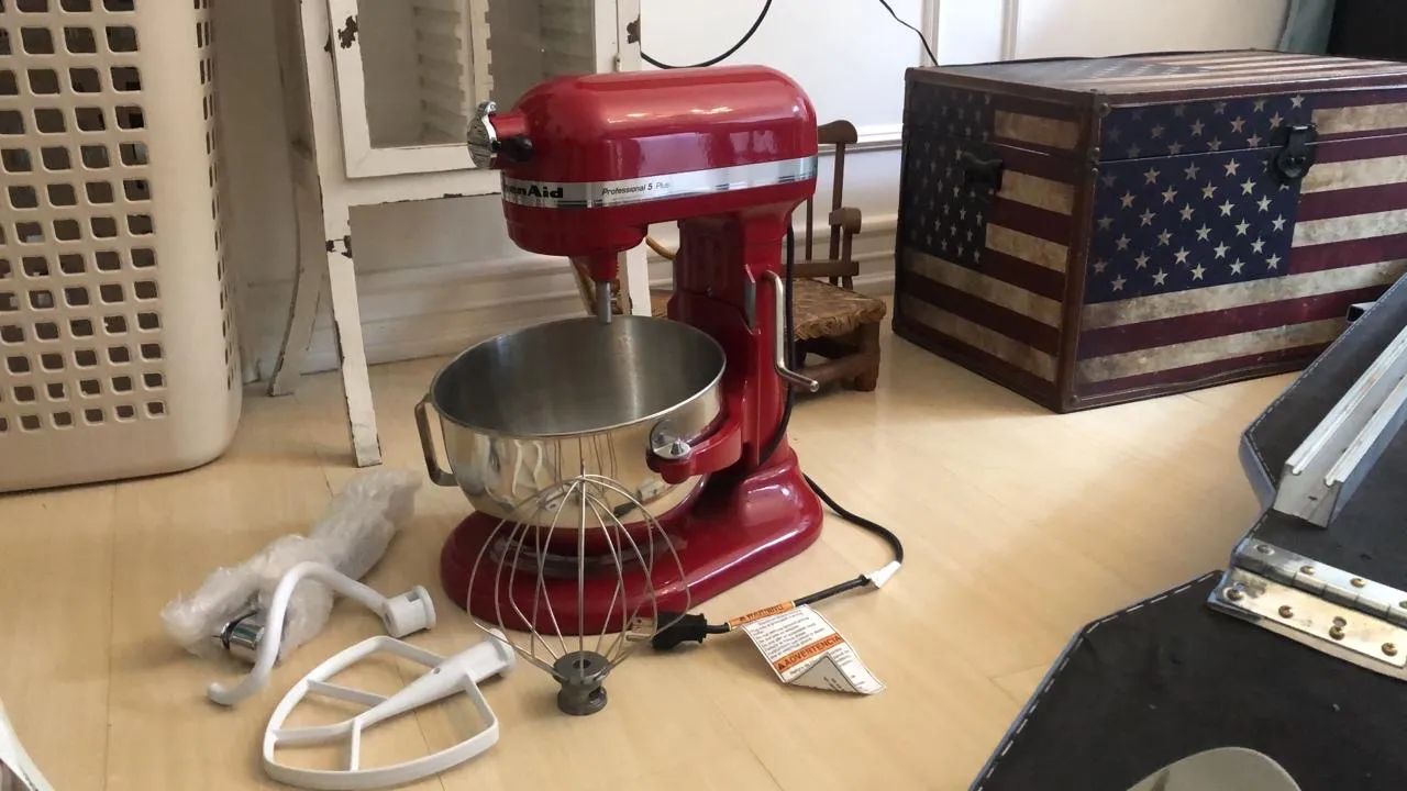 Batedeira Kitchen Aid Plus 5 - Usada apenas uma vez