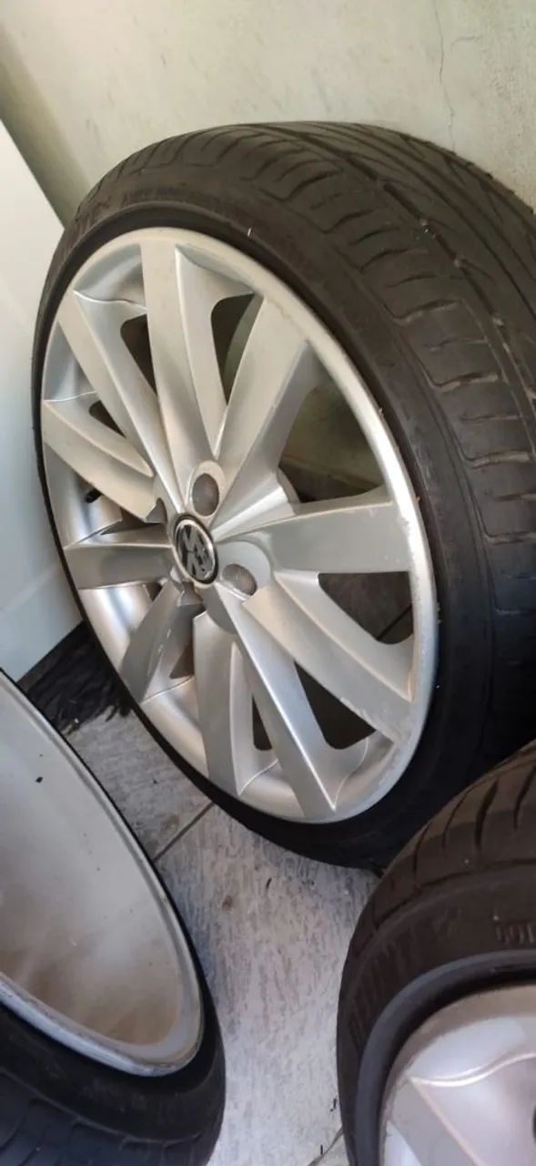 Rodas do jetta aro 17 com pneus novos - Foto 4