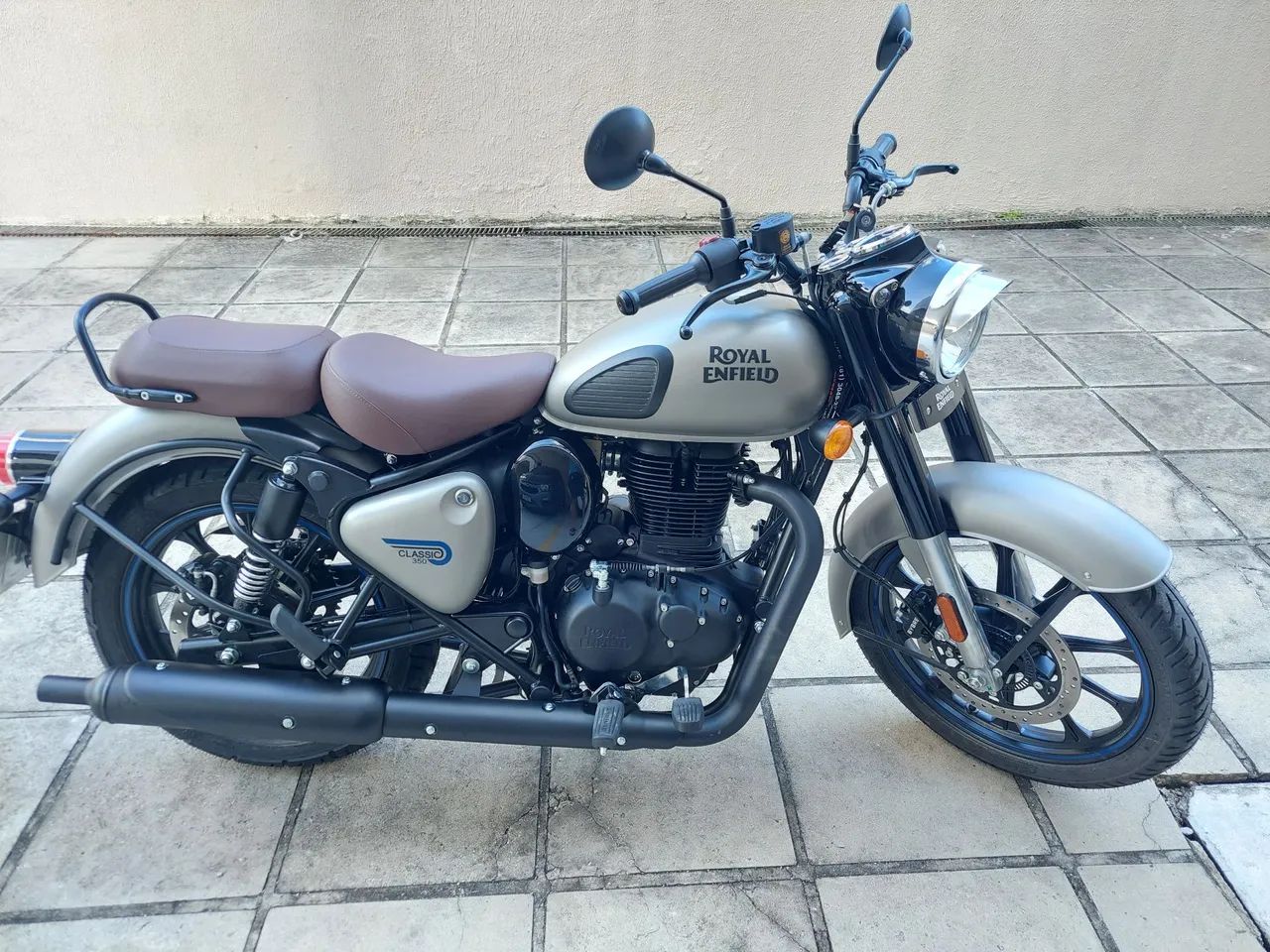 Royal Enfield Classic 350 - Dark Gunmetal Grey
