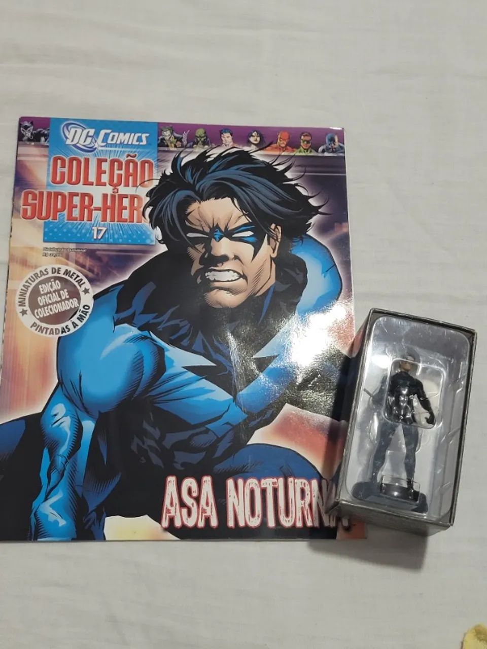 Miniatura Eaglemoss Asa Noturna - Edição 17 com caixa e revista 