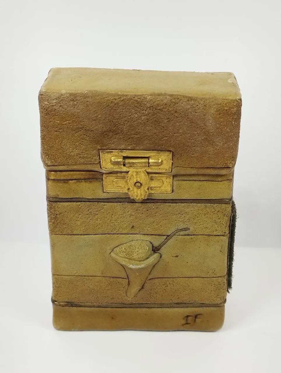 Caixa de cigarros decorativa artesanal com detalhes exclusivos