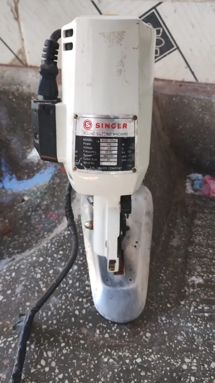 máquina de cortar tecido USADA Singer modelo 950C 104A