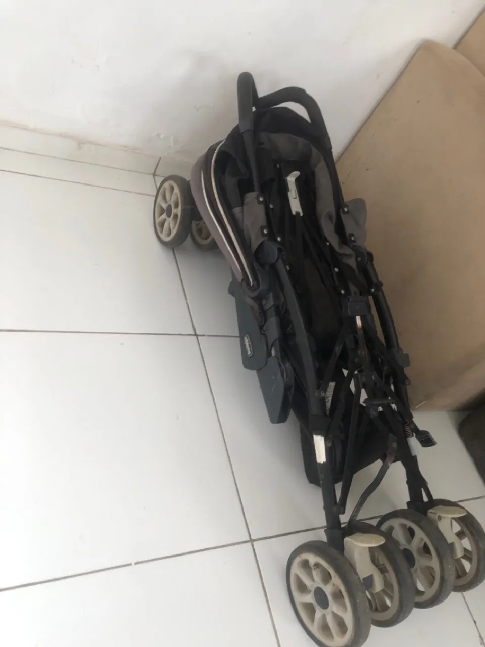 Carrinho de bebê dobrável