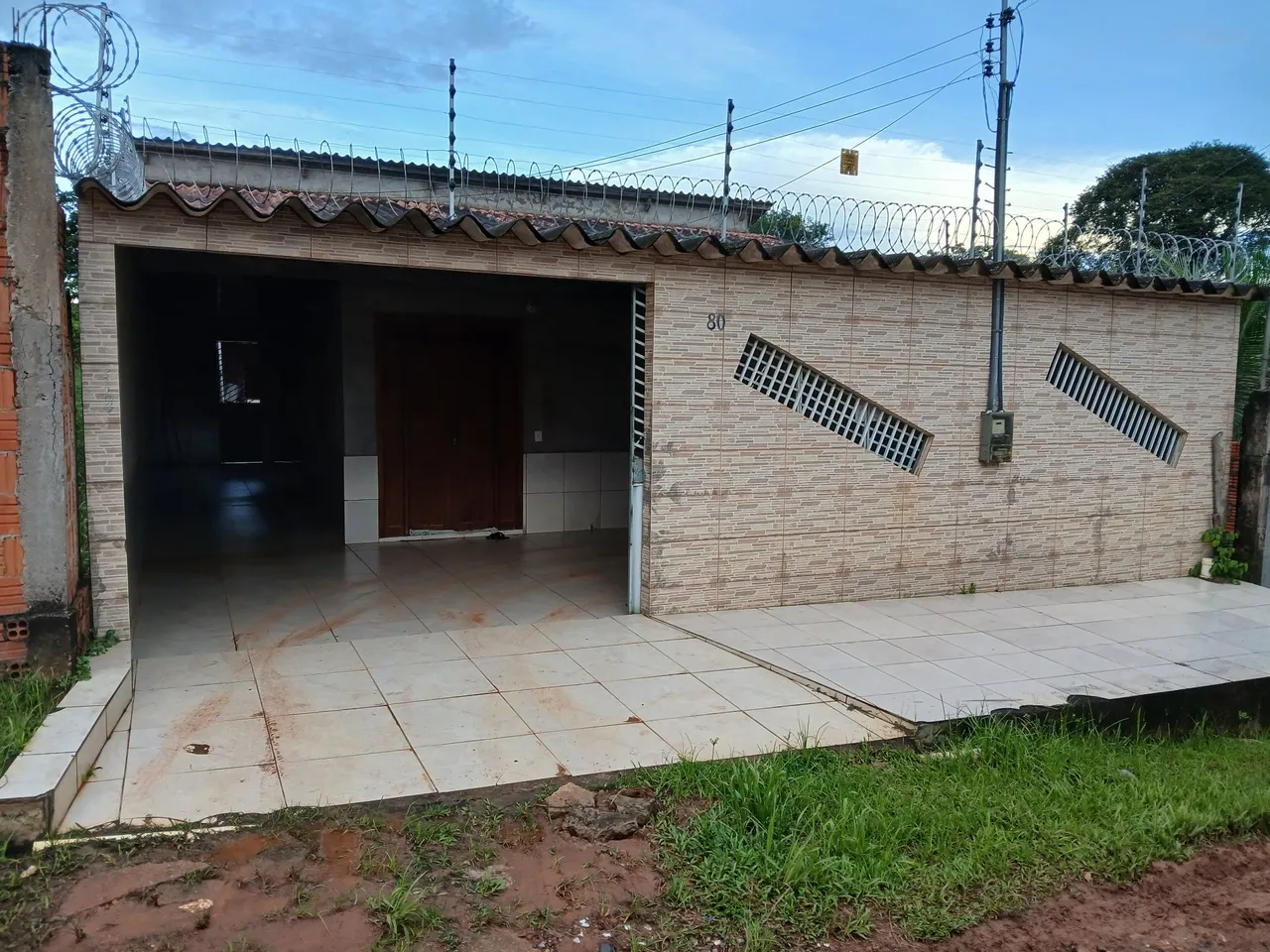 Vendo casa; Leia o anúncio com atenção, estou vendendo uma casa e uma chácara