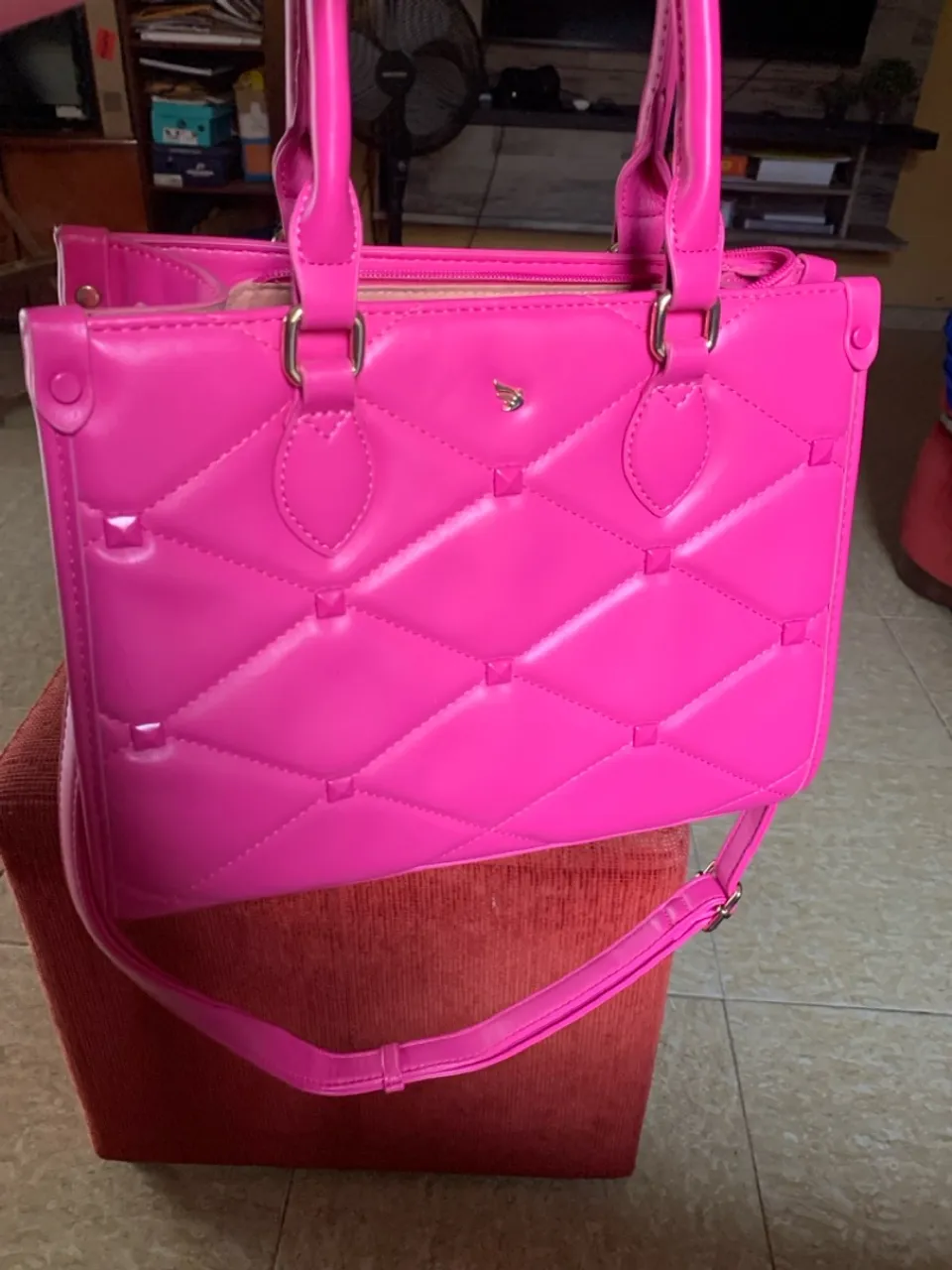 Bolsa Rosa Pink com Detalhes e Alça Transversal