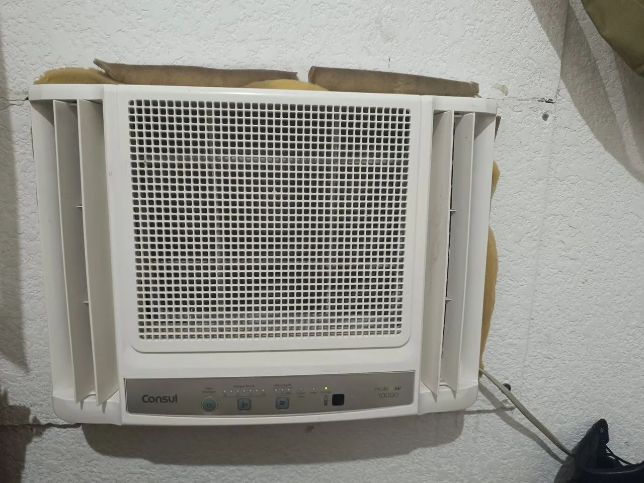 Ar condicionado Janela Consul 10000 btus  110 V - C/ controle remoto 