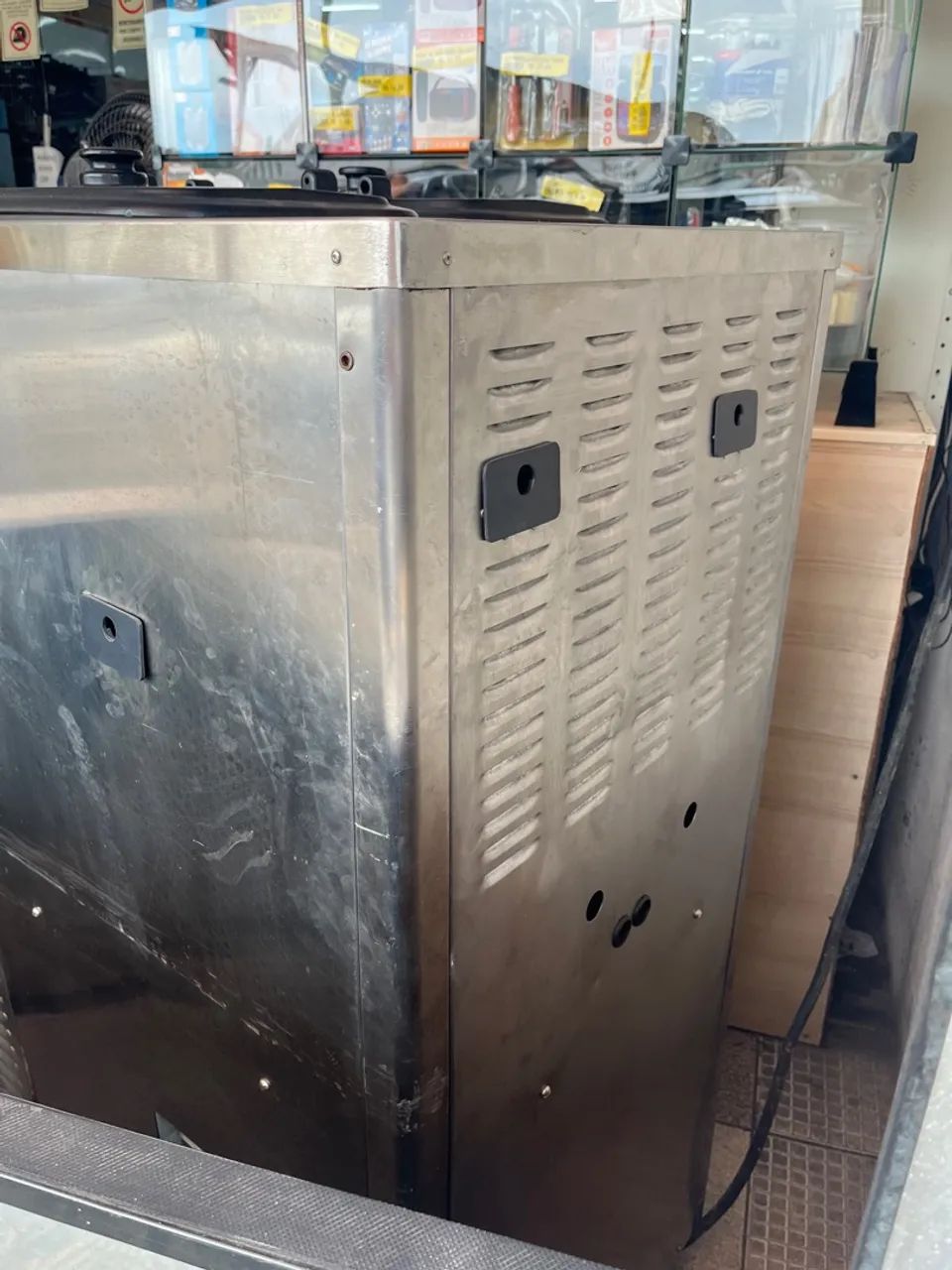 Máquina de sorvete taylor c712 com bomba - Foto 2