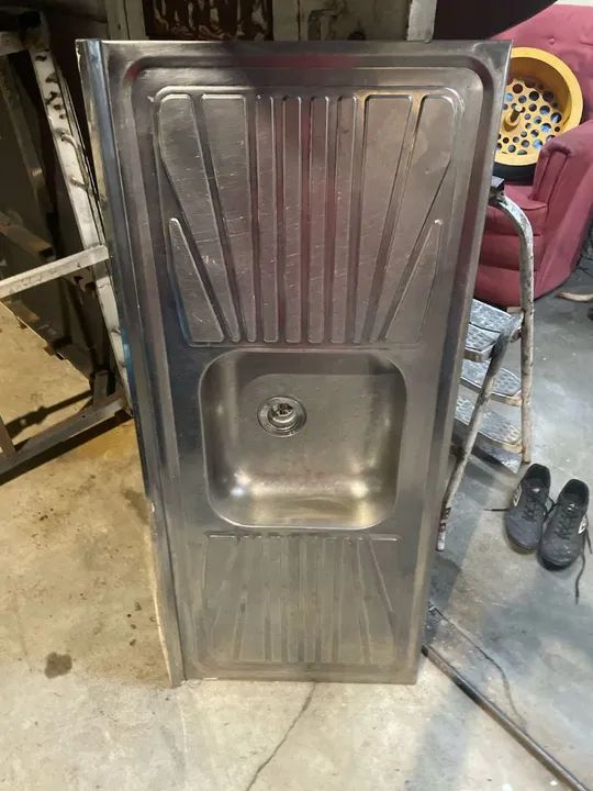 PIA DE COZINHA EM AÇO INOX EM ÓTIMO ESTADO 