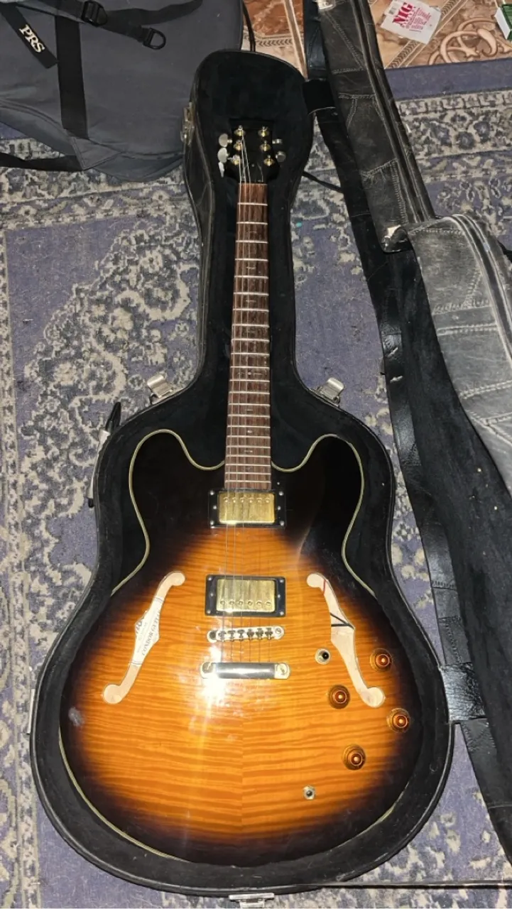 Guitarra semi acústica e vai com case