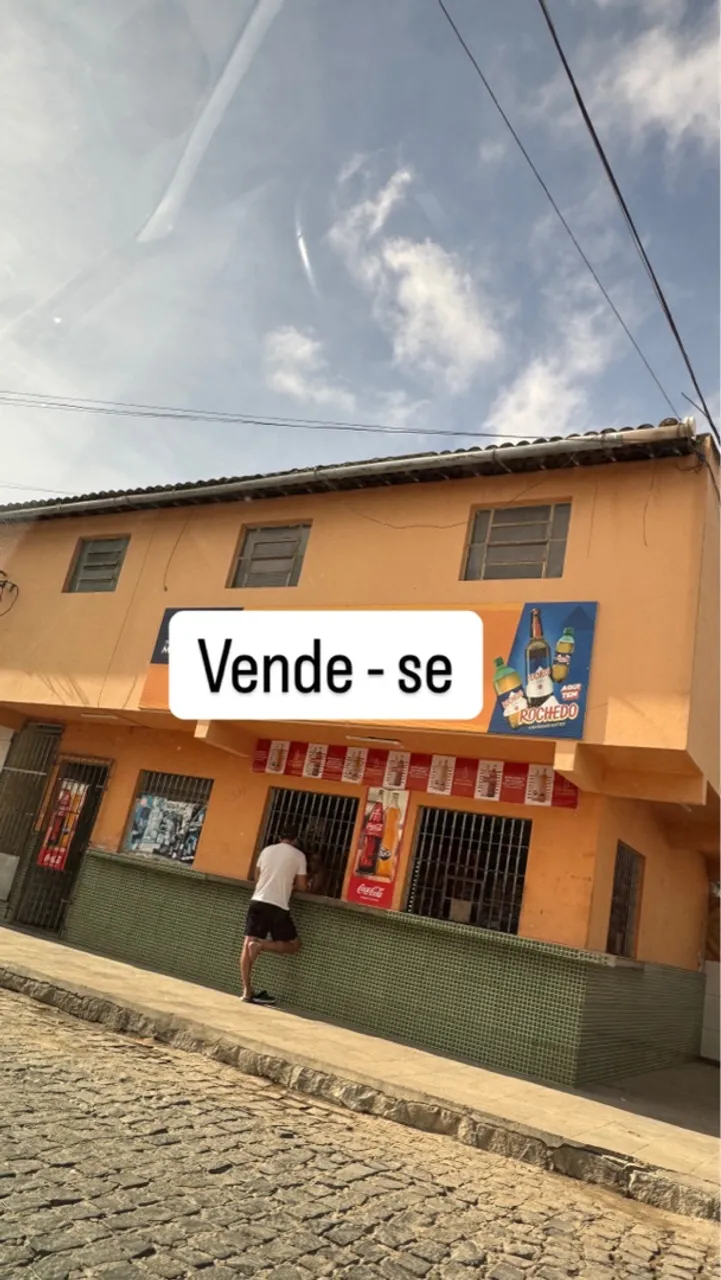 Ponto comercial com 2 apartamentos