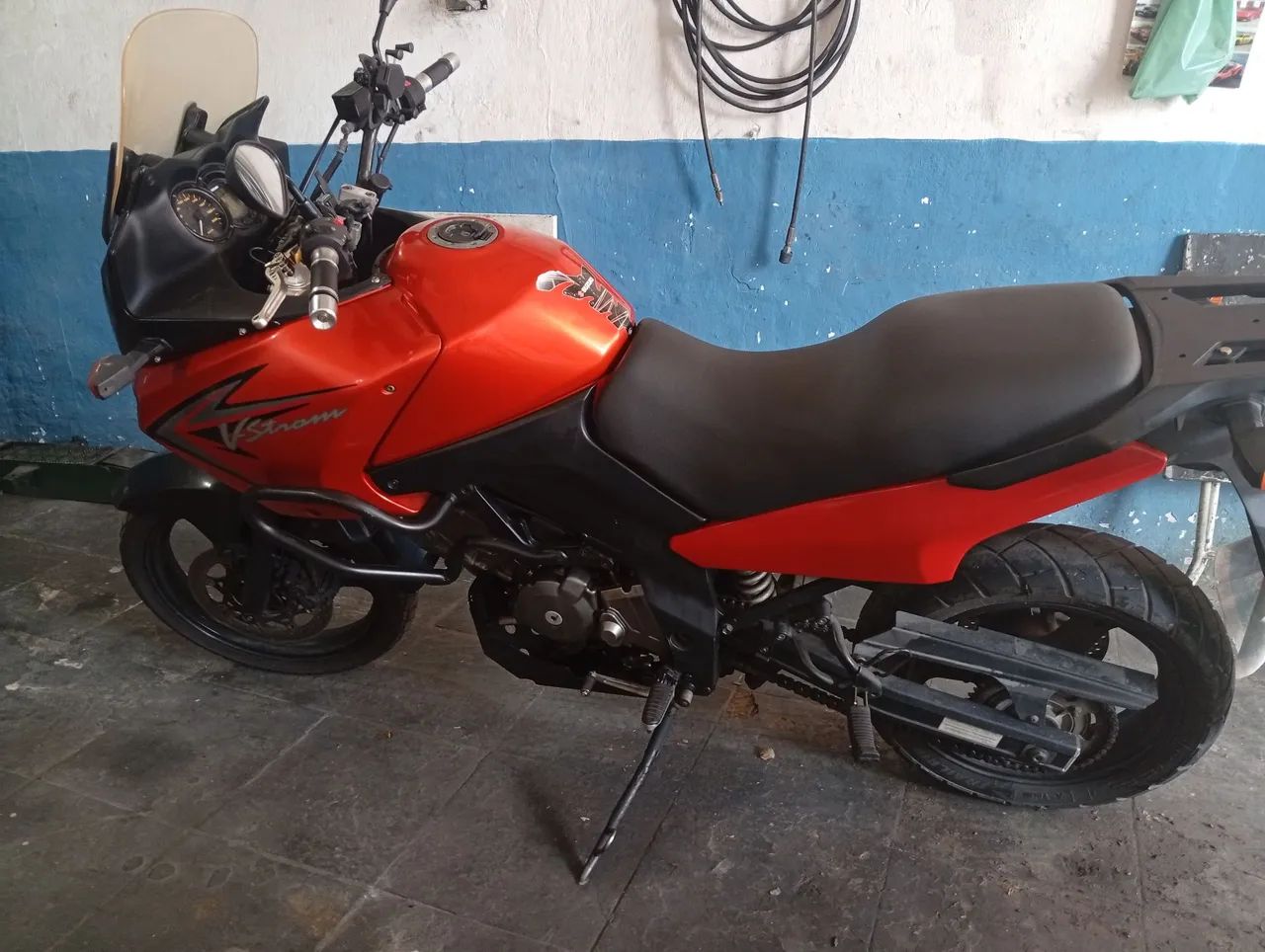 Vstron Muito Nova com tudo em perfeitas condições 