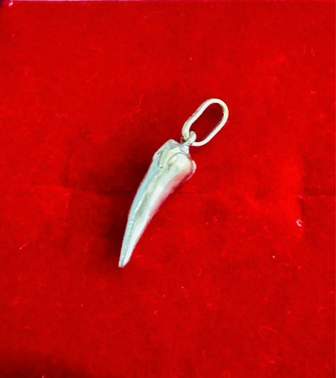Pingente pimenta maciço ouro branco 18k