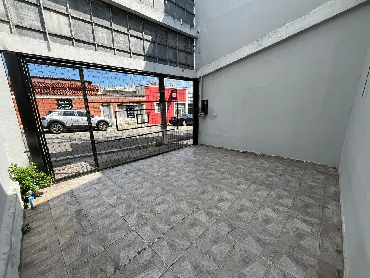 Vendo Imóvel Comercial com Edícula e 2 Vagas - Foto 2