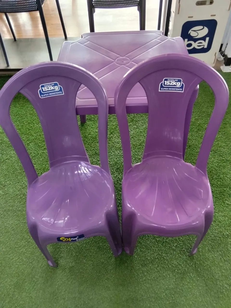 MESA COM CADEIRA DE PLASTICO roxa - Foto 4