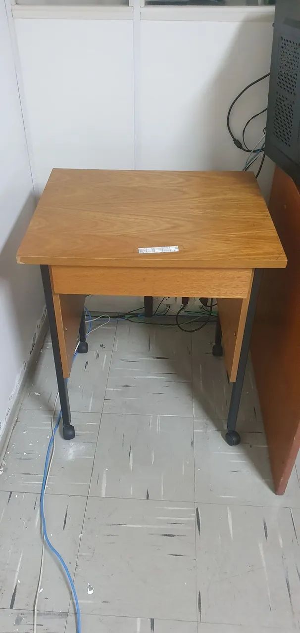 6 Mesas para escritórios 