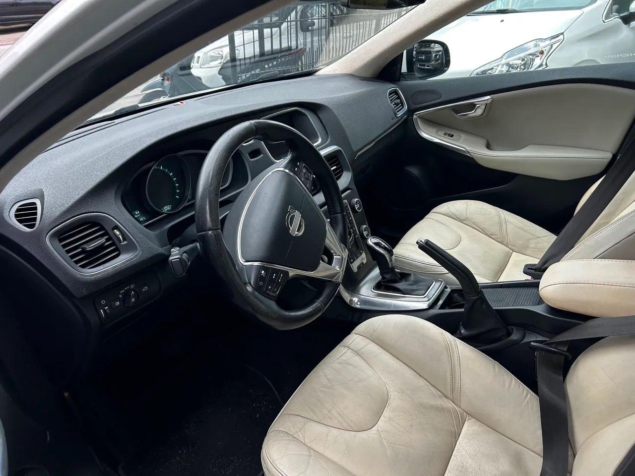 Volvo V40 T-4 2.0 Aut./mec. 2014 - Foto 2