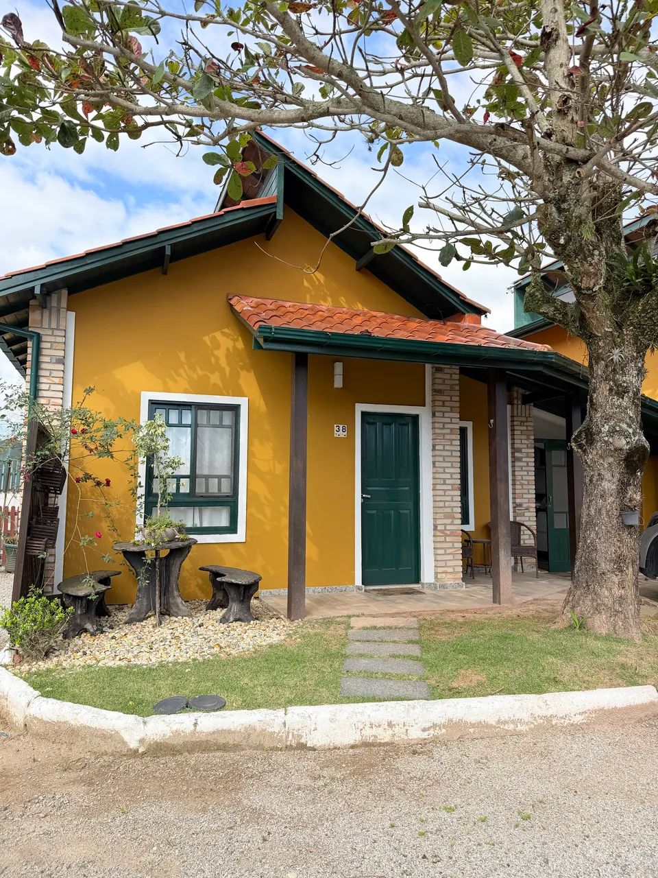 Casa estilo chalé a 150m da Praia de Ponta das Canas | Jacuzzi + Condomínio com Piscinas - Foto 2