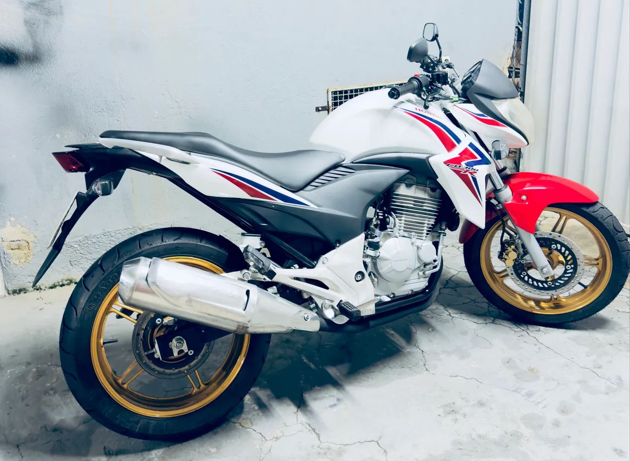 Cb300 r conservada 