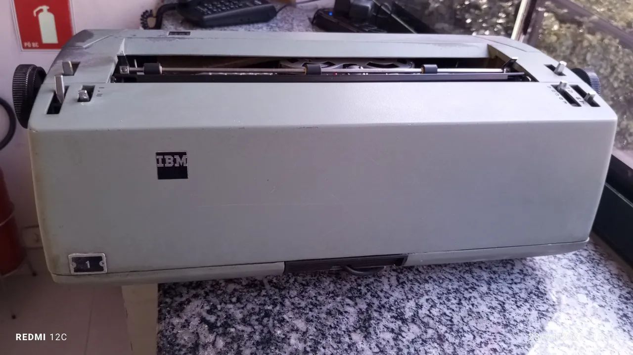 MÁQUINA DE ESCREVER IBM 82 C ELÉTRICA  - Foto 6