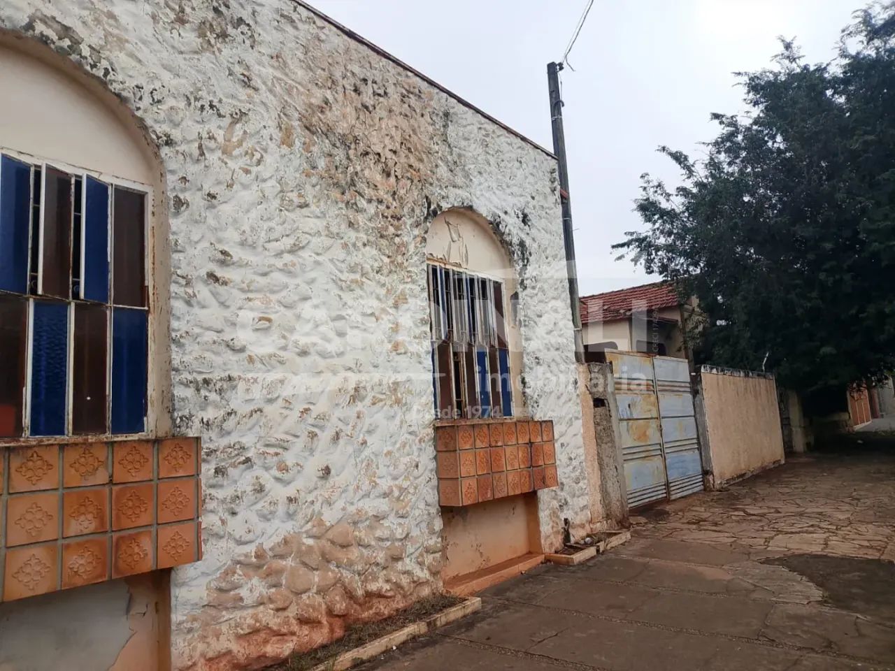 Casa para demolição, com excelente localização. - Foto 2